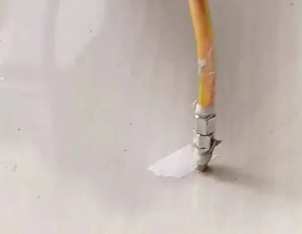 永福瓷砖空鼓维修公司专业解答在瓷砖铺贴过程中，如果使用的砂料过粗（如全部使用了粗砂），可能会导致以下问题